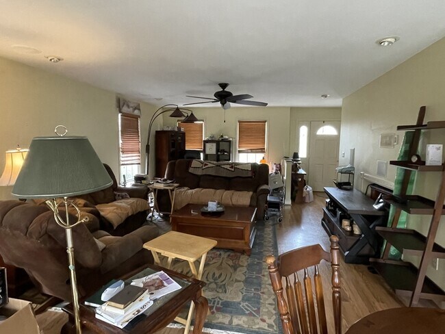 Building Photo - 6108 N Willow Pond Dr