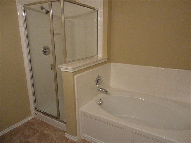 Building Photo - 1409 Ashview Cir