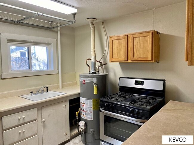 Building Photo - 821 W Myrtle St