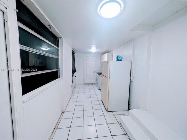 Building Photo - 1825 Harding St