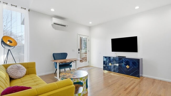 Building Photo - 207 Old Mountain Rd