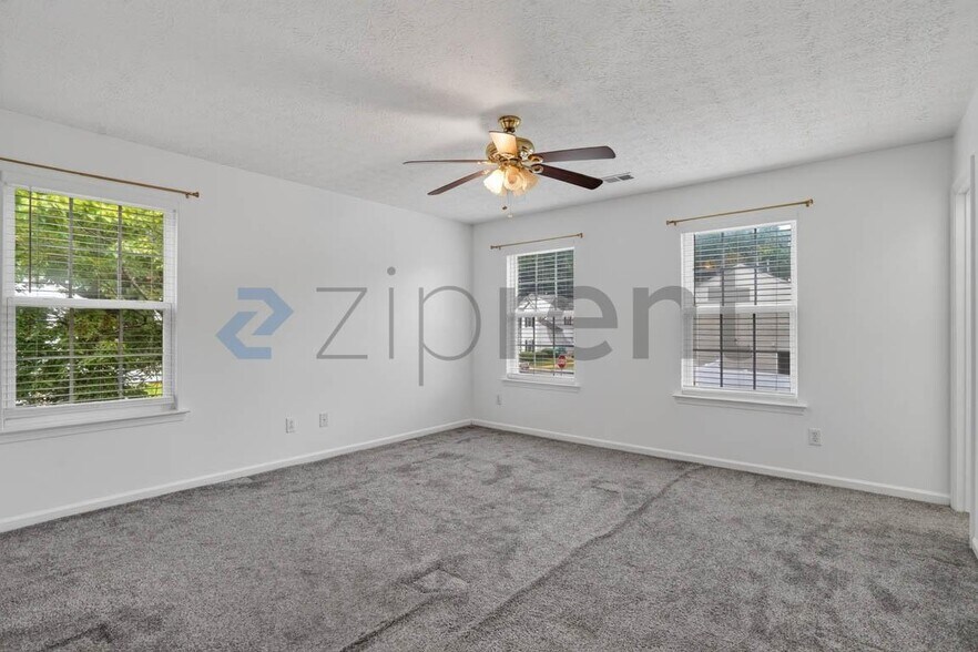 Building Photo - Unit