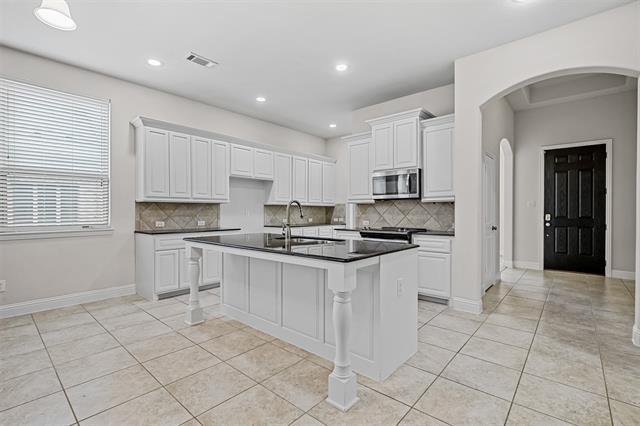 Building Photo - 16705 Dry Creek Blvd