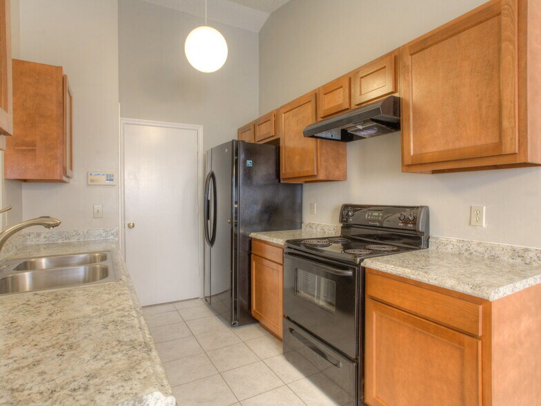 Building Photo - 9324 Pavillion Dr