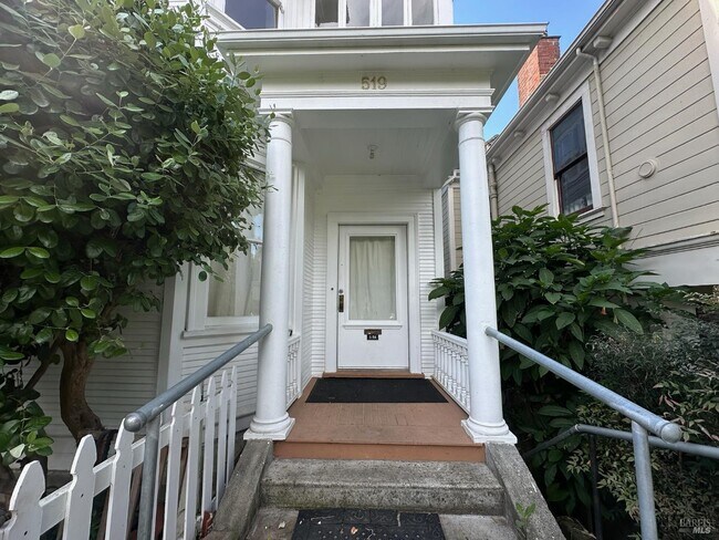 Building Photo - 519 Virginia St