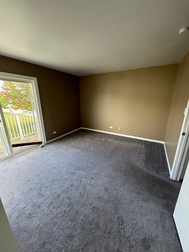 Building Photo - 420 Meadow Green Ln