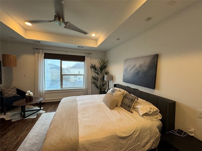 Building Photo - 5707 Schuler St