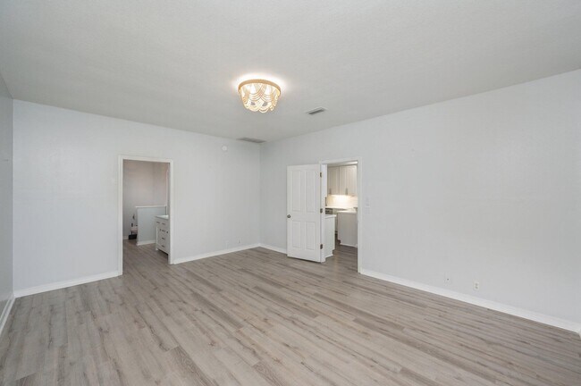 Building Photo - 1729 Wren Way