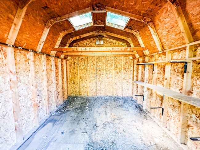 Building Photo - 3 Bed / 1 Bath - LARGE Workshop!