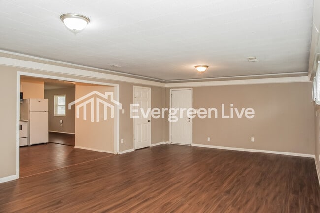 Building Photo - 1004 8th Ave SW