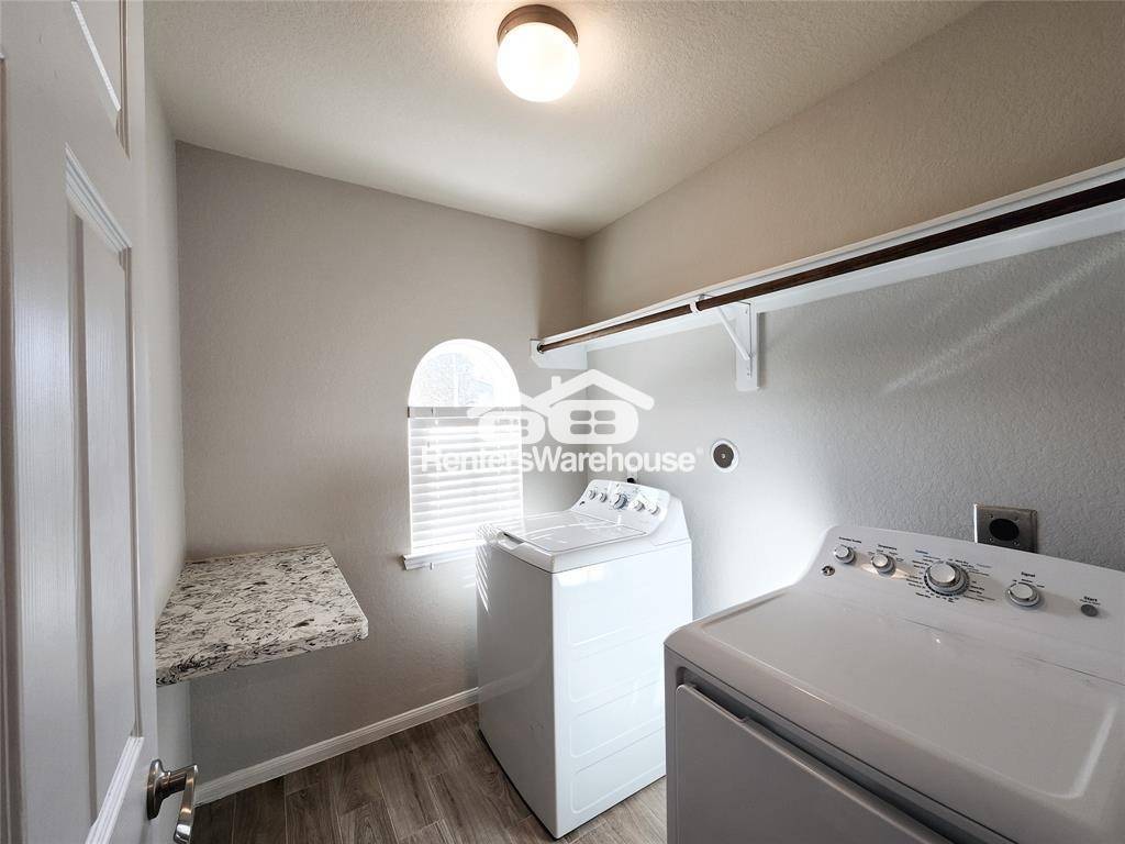 Building Photo - 14534 Myers Dr