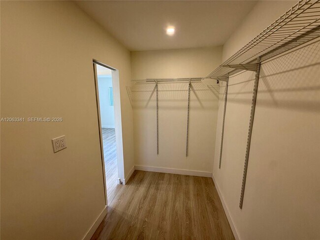 Building Photo - 400 Waterway Dr S
