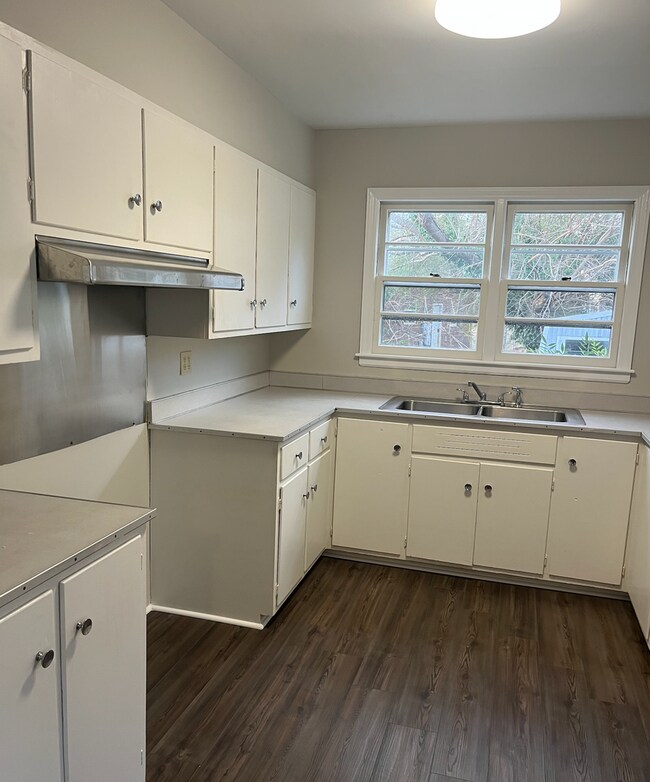 Building Photo - 542 Grn