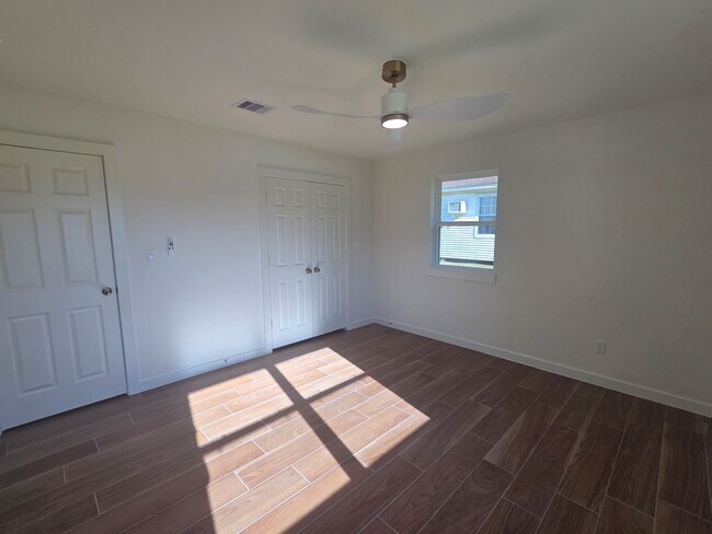 Building Photo - 803 Coleman St