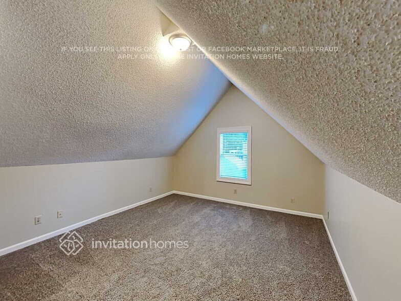 Building Photo - 1371 Willowbrook Dr SW