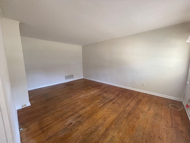 Building Photo - PRE-LEASING FOR AUGUST 2026!
