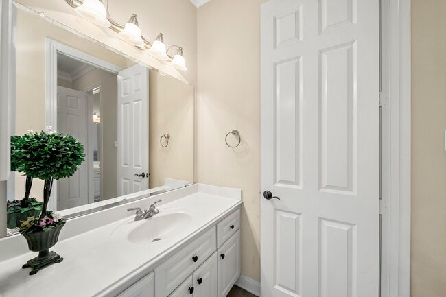 Building Photo - 11530 Legend Manor Dr