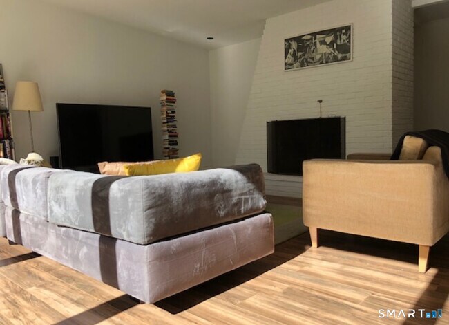 Building Photo - 525 Munger Ln