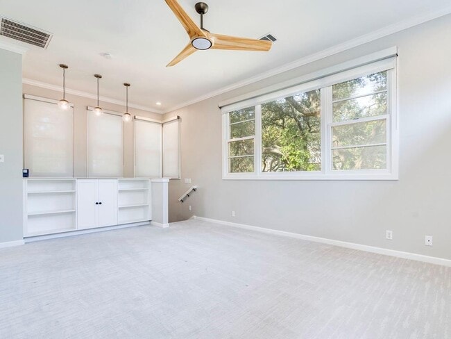 Building Photo - 404 Almarion Dr
