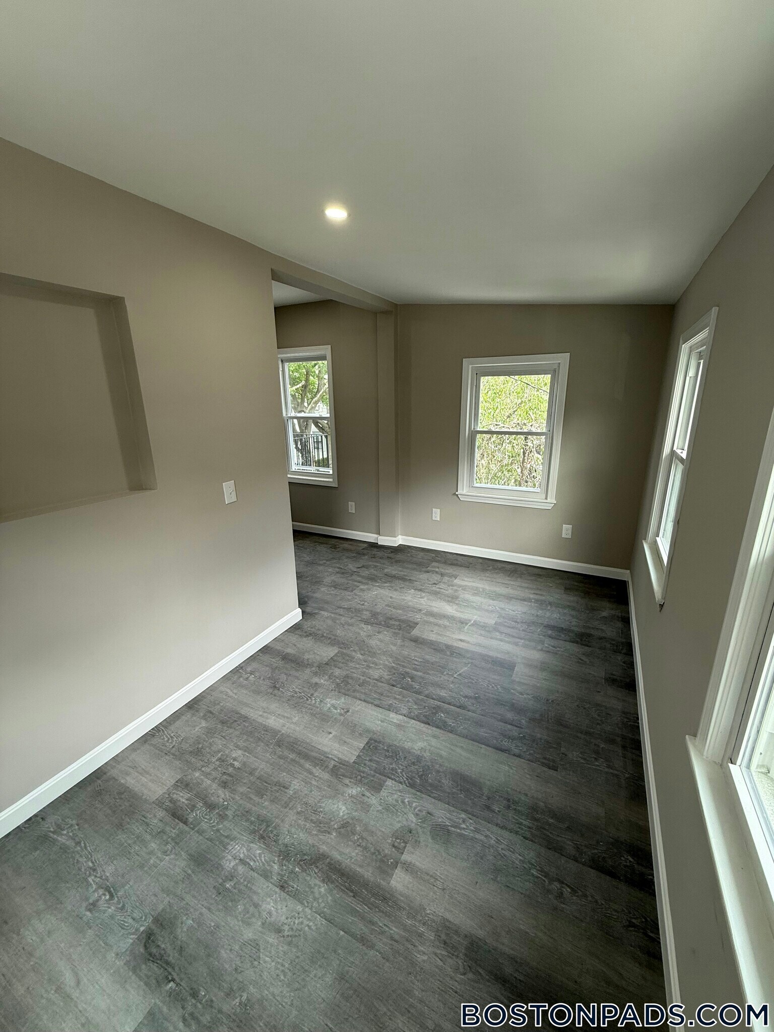 Building Photo - 16 Long Ave