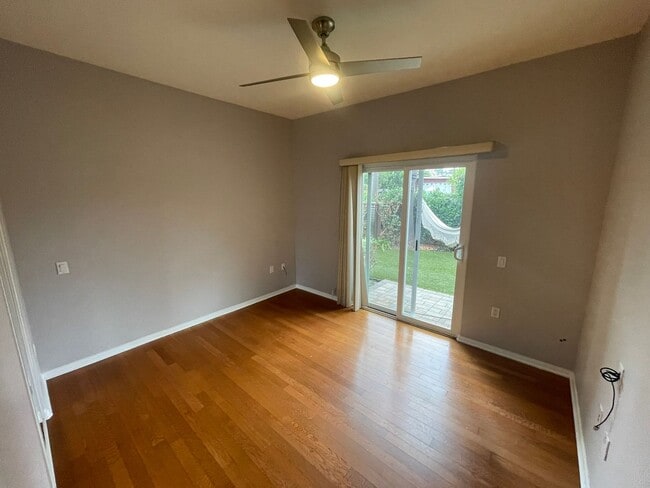 Building Photo - Spacious 3-bedroom, 3-bath townhome in the...