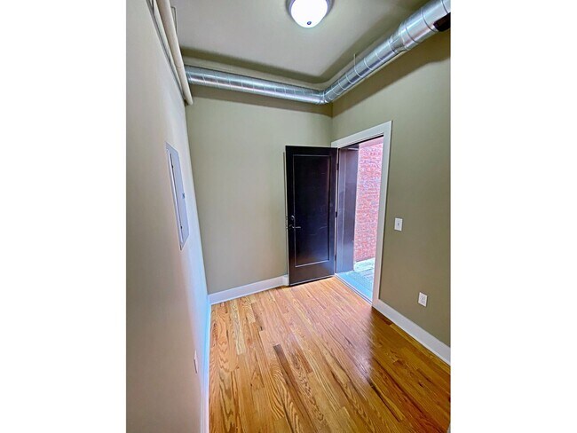 Building Photo - 1626 Cuming St