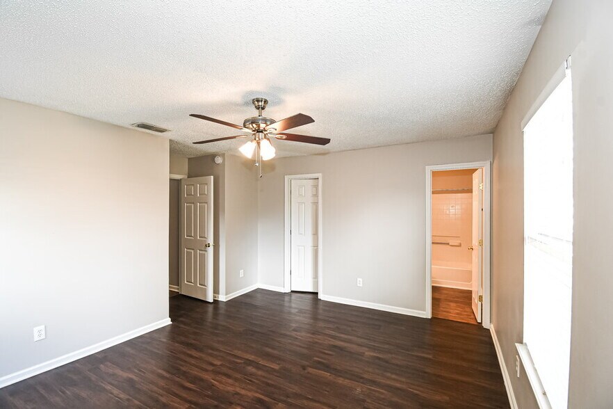 Building Photo - 1125 Buccaneer Blvd
