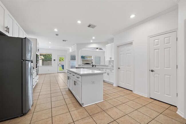 Building Photo - 22115 Oakcreek Hollow Ln