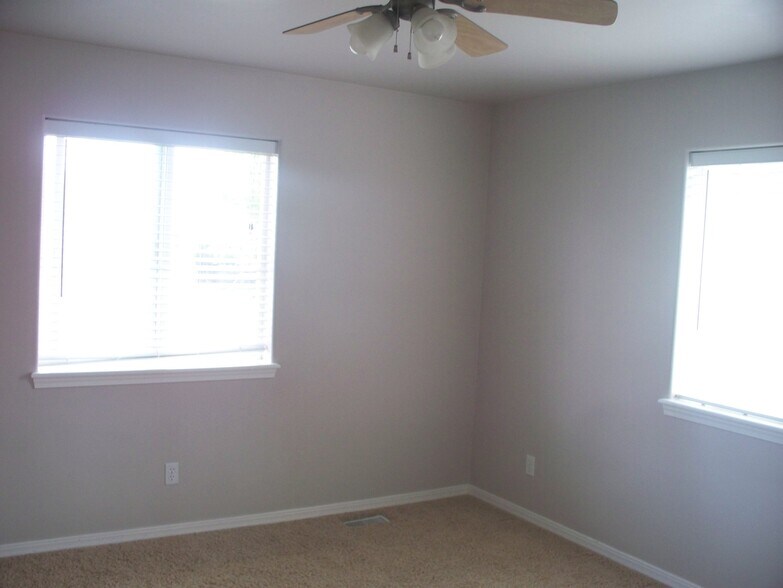 Building Photo - 345 E 200 N