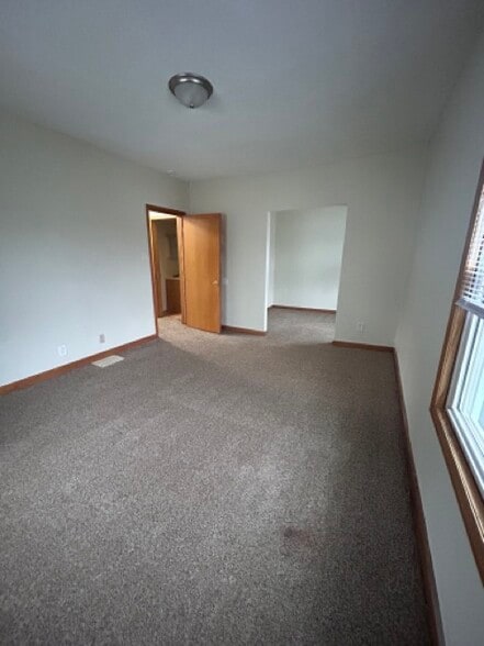 Building Photo - 2829 Rutland Ave