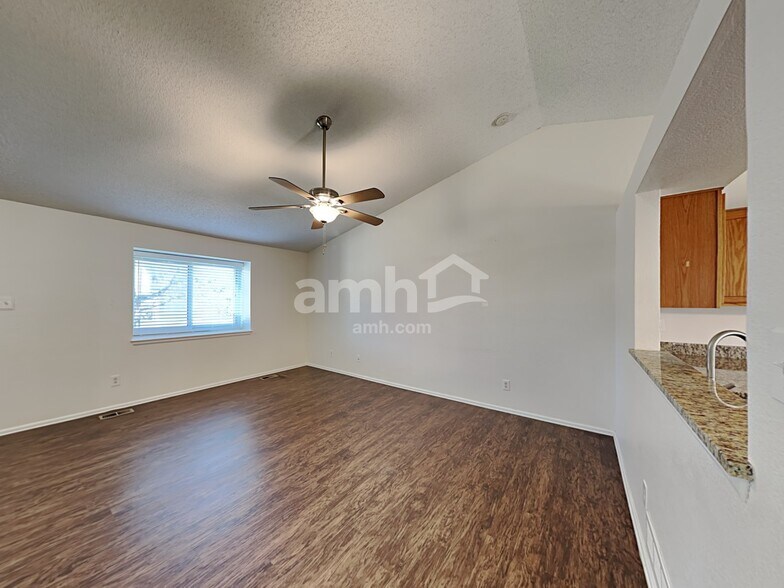 Building Photo - 12034 Glencoe St