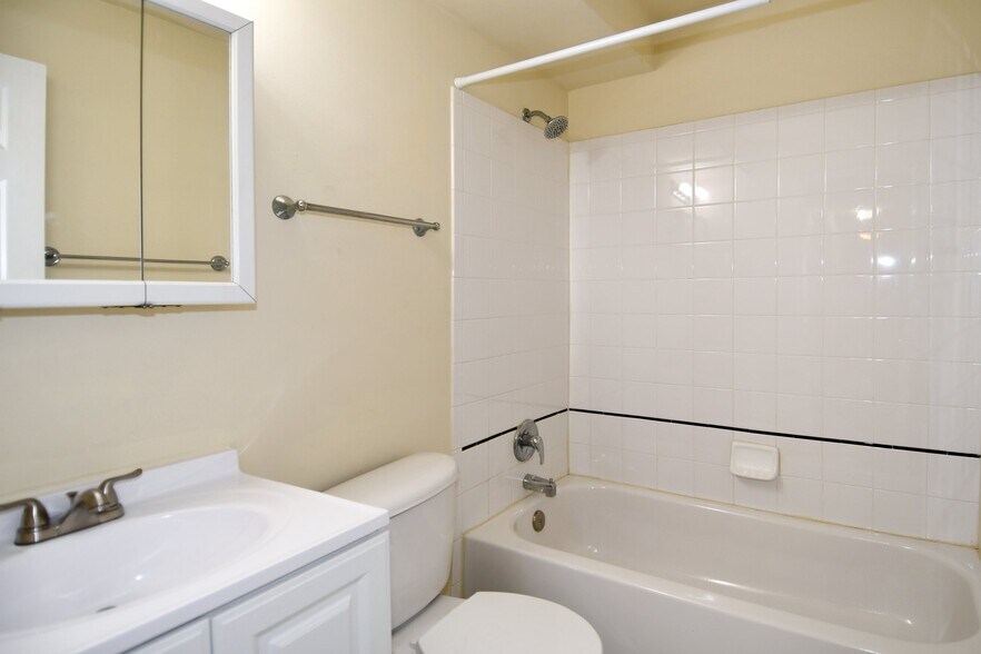 Building Photo - 4116 Ames St NE