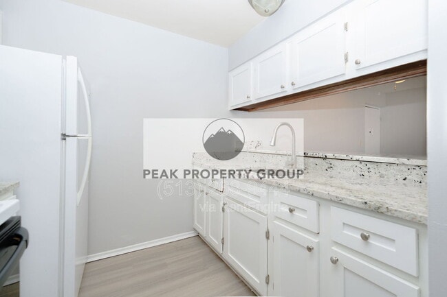 Building Photo - 2971 Deckebach Ave