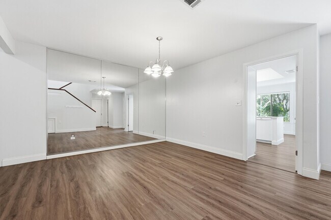 Building Photo - 114 Gleneagles Dr