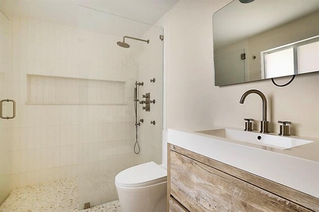 Building Photo - 2445 SE 7th St