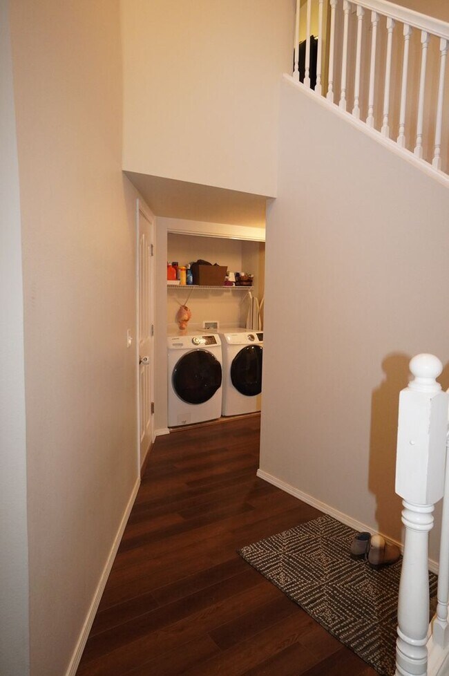 Building Photo - 4 Bedroom Eagle River Home!