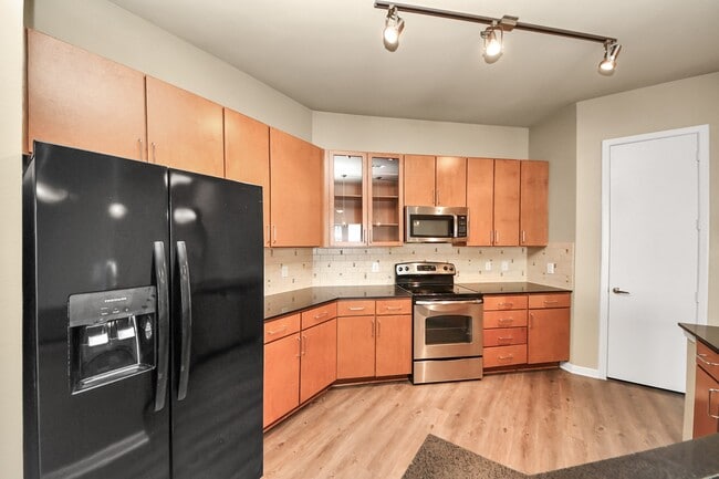 Building Photo - 5455 Richmond Ave.