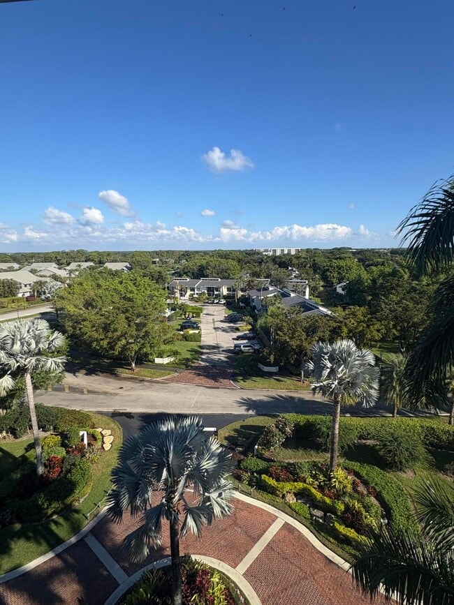 Building Photo - 6895 Willow Wood Dr