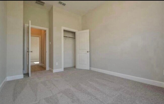 Building Photo - 427 Micaela Meadows Ct