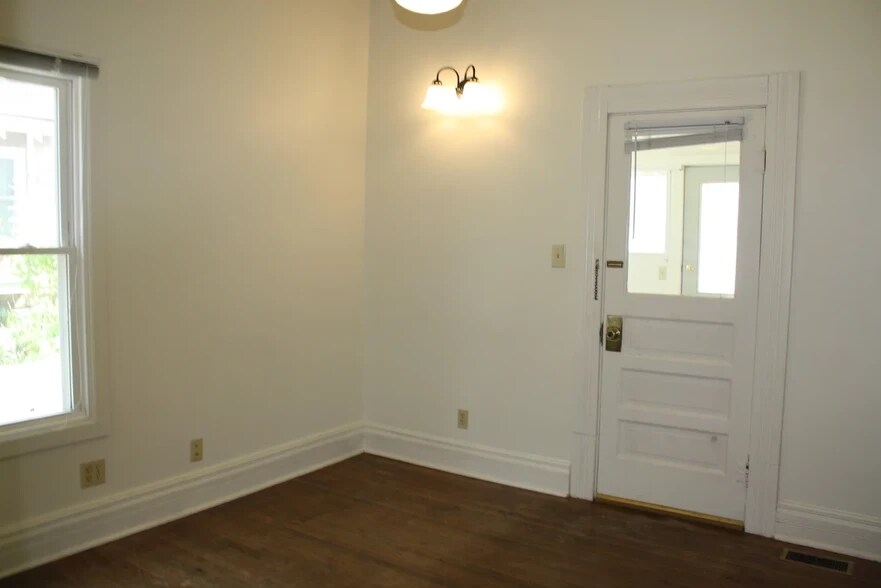 Building Photo - 515 S Woodlawn Ave