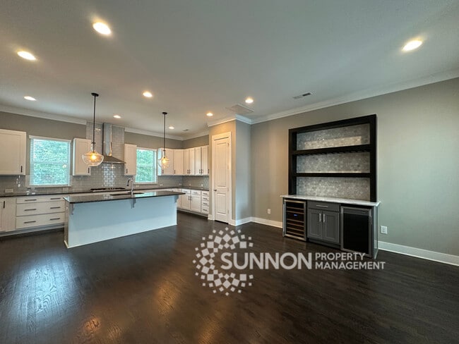 Building Photo - Beautiful 3-Story Townhome in the Heart of...