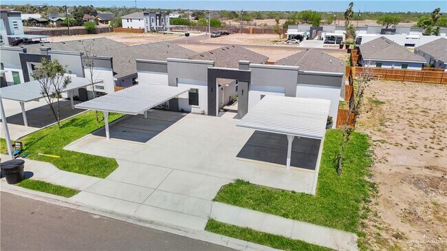 Building Photo - 12 Campeche Dr