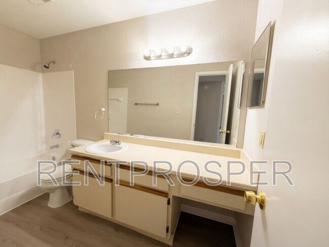 Building Photo - 5501 Rosebriar Way