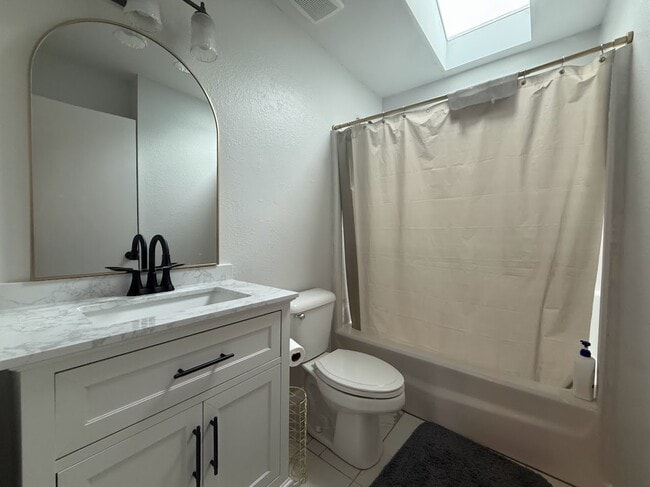 Building Photo - 2026 Rob Way