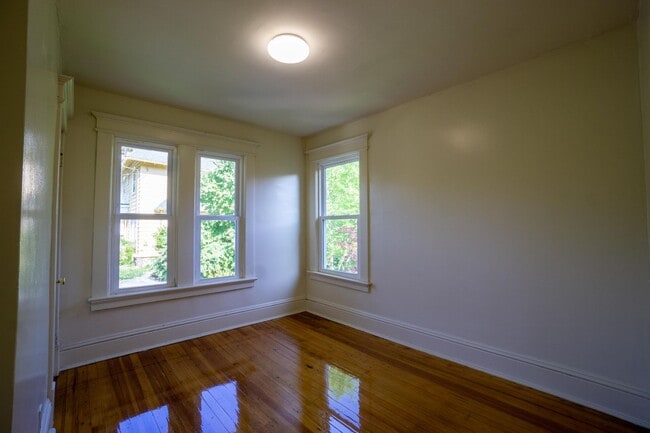 Building Photo - 614 Ackerman Ave