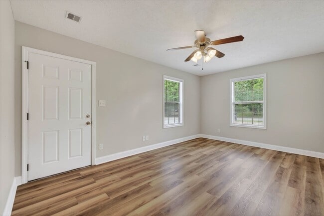 Building Photo - 333 Rossview Rd
