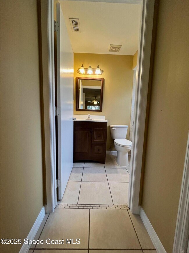 Building Photo - 275 Spring Dr