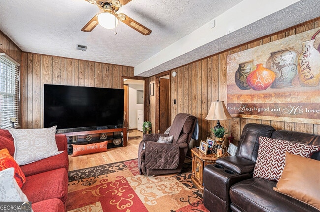 Building Photo - 1913 Amberwood Ct