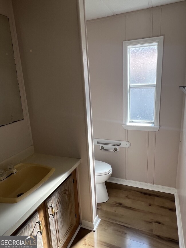 Building Photo - 727 W 3rd St