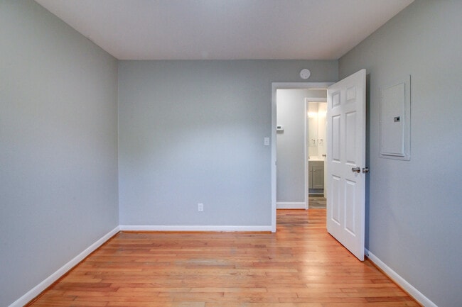 Building Photo - 105 Sandy Ln